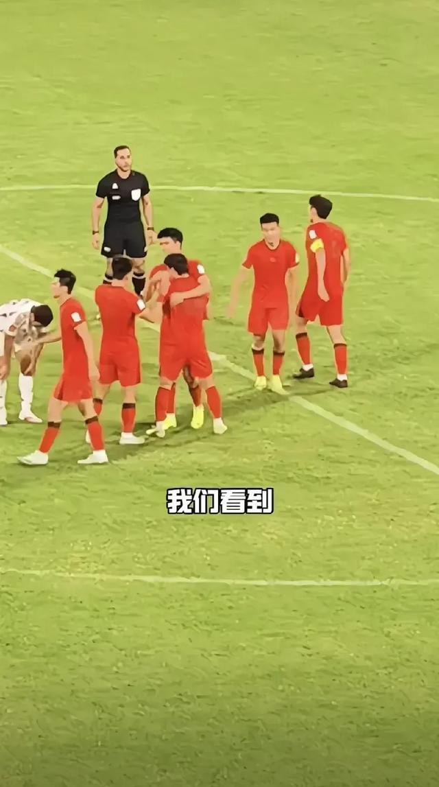 直击现场！锦标赛中中国队如何完成爆冷取胜？