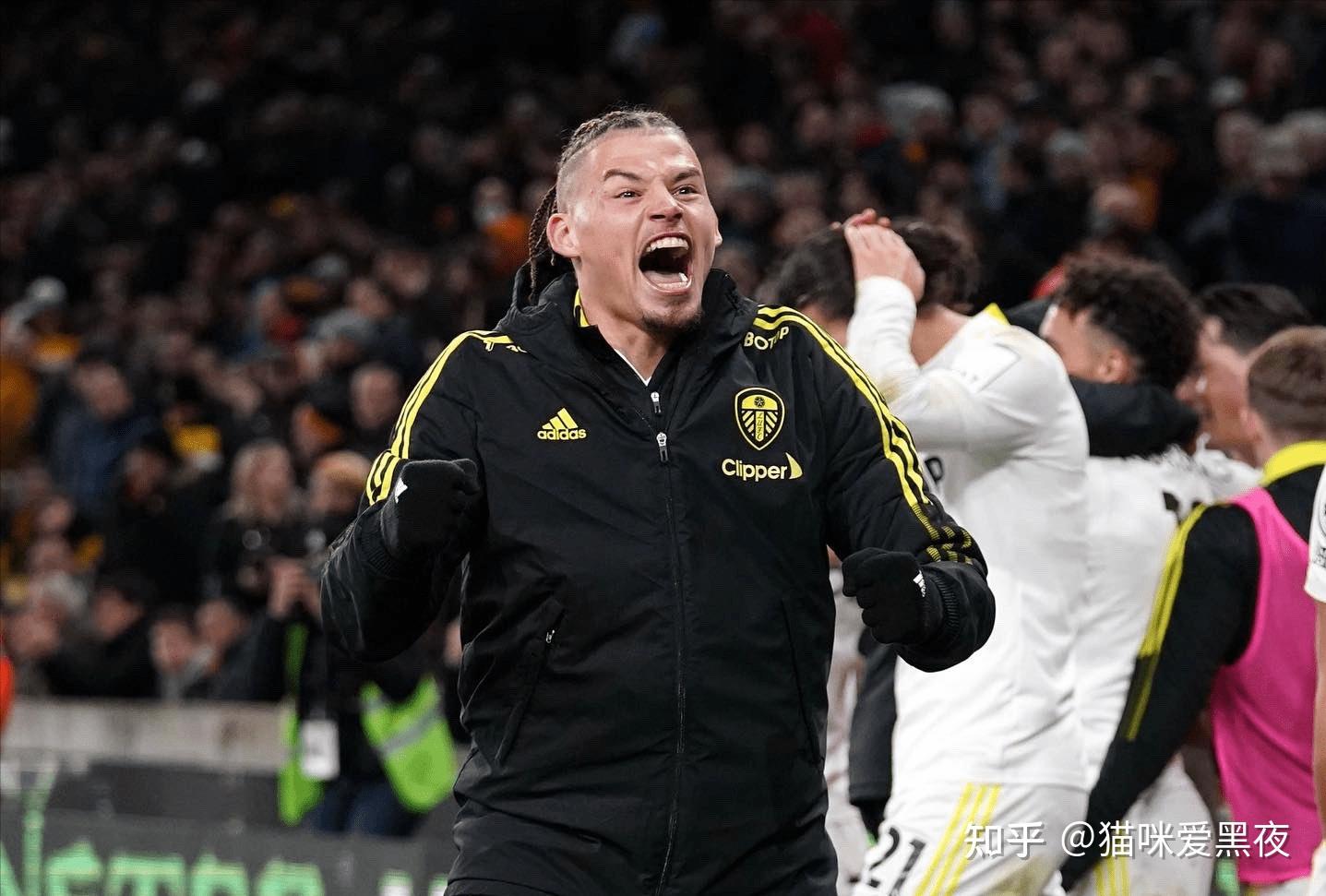 西亚卡姆新星比赛规则变更表现突出,曼联前途光明!观众掌声雷动